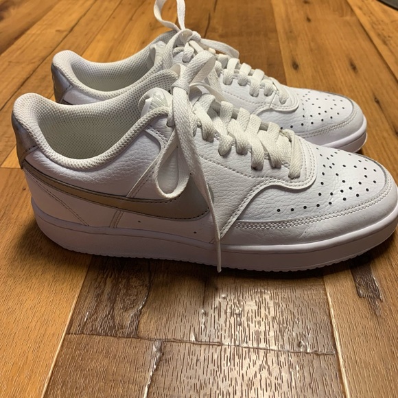 Nike Air Max Excee Athletic Sneakers Leather Size 7 Women’s or Youth EUC - Picture 2 of 9